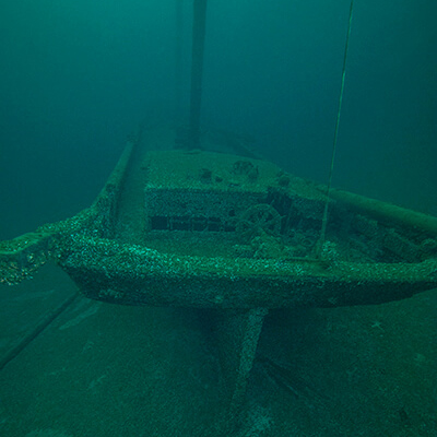 The wheel and rudder of a shipwreck
