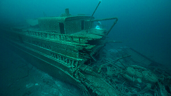 a shipwreck with the stern collapsed